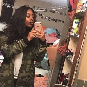Meet your Posher, Kayla